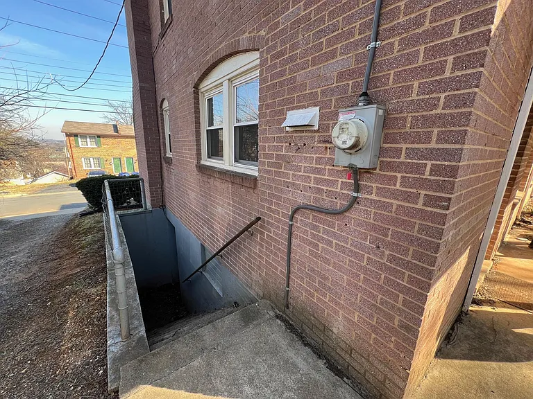 107 Steele Ave — Photo 32