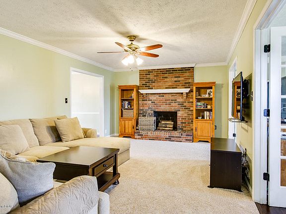 4th image of 609 Forbes Dr