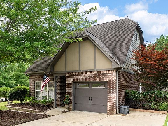 3rd image of 300 Kingston Cir