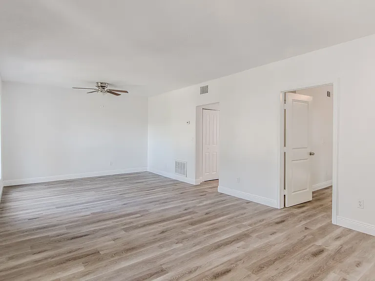 1119 S Mills Ave #A — Photo 10