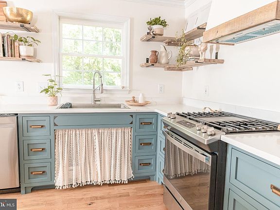 3rd image of 73 Village Grove Rd