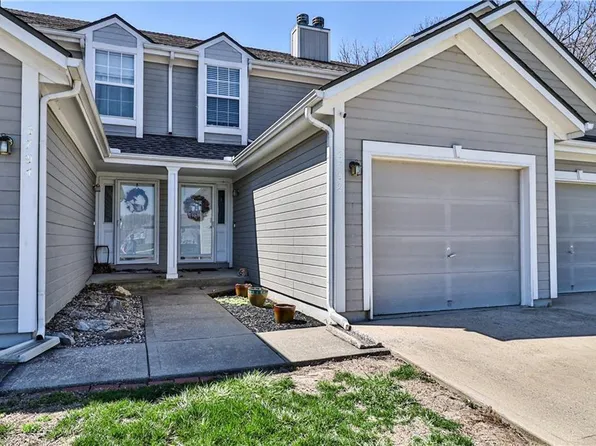 5792 NW Plantation Cir, Lees Summit, MO 64064