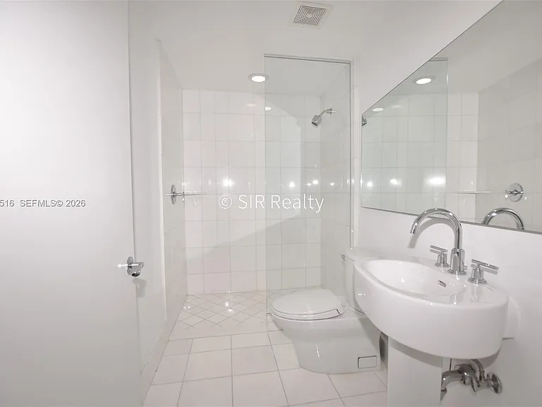 2950 NE 188th St #336 — Photo 4