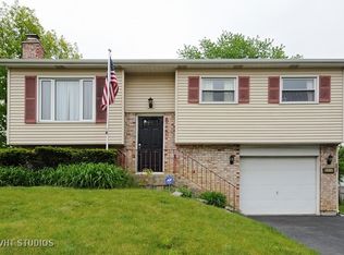 140 Malibu Dr, Bolingbrook, IL