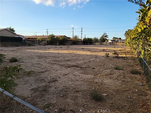 5th image of 16138 Lorene Dr