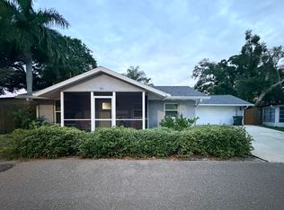 911 7th St NW, Largo, FL 33770