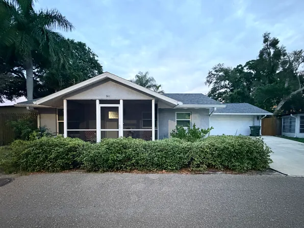 911 7th St NW, Largo, FL 33770