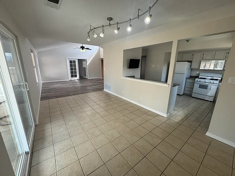 4765 Limestone Dr NE — Photo 7