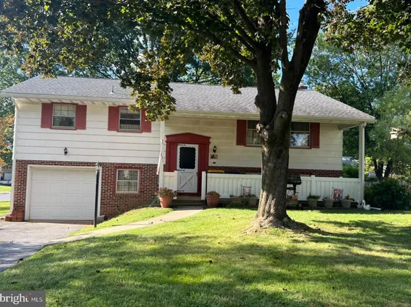 2851 Saint Albans Dr, Reading, PA 19608