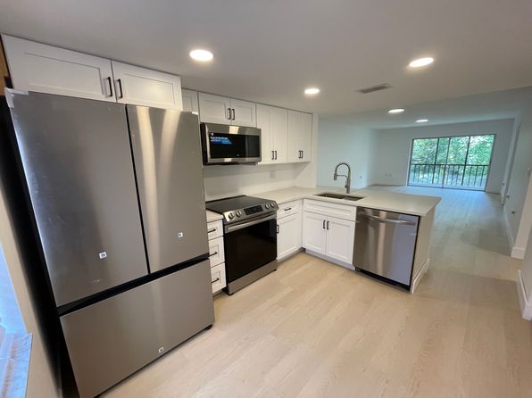 106 Palmetto Ct, Oldsmar, FL