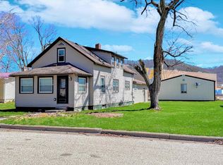 910 N Michigan St, Prairie Du Chien, WI 53821