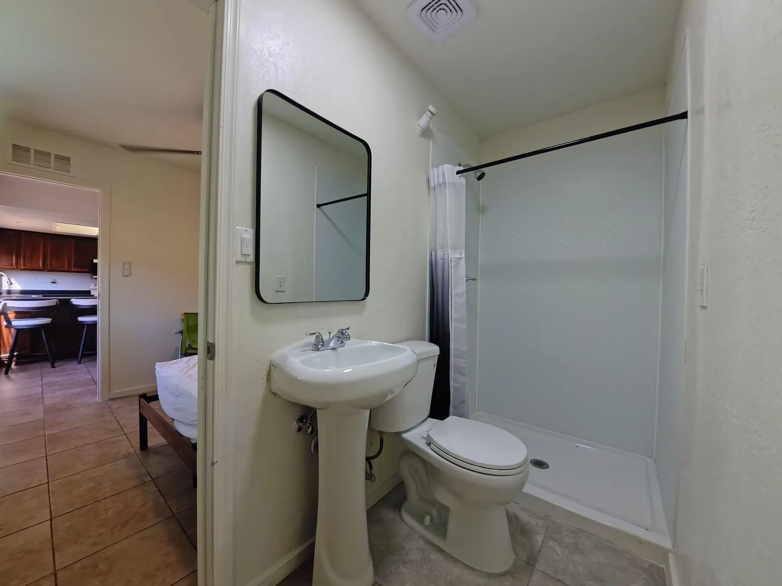 4 bed, 5.0 bath, 1822 sqft, $1,092 — Photo 2