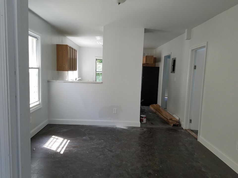 2nd image of 9 Cross St #2