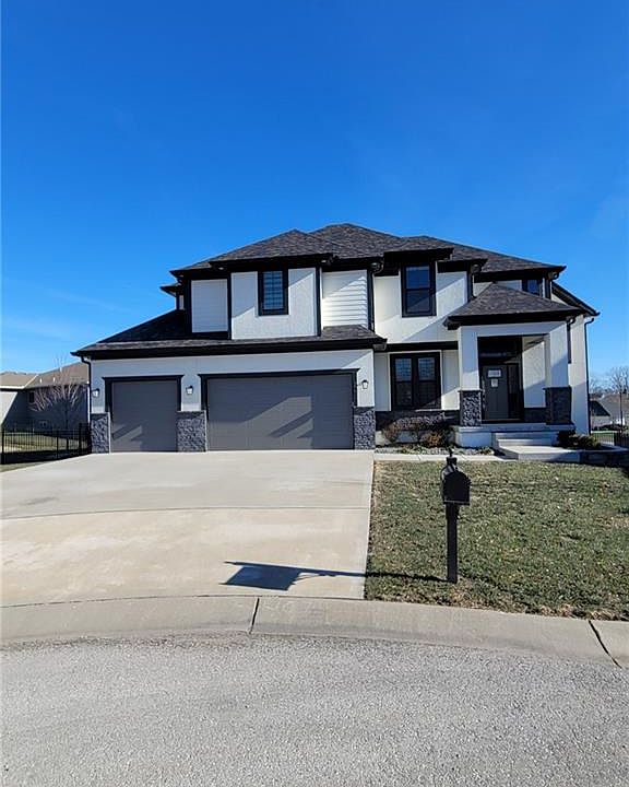 1st image of 408 NE Greenview Dr