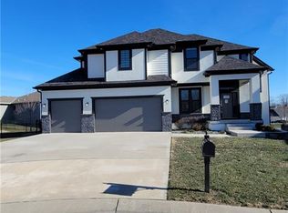 408 NE Greenview Dr, Blue Springs, MO 64029