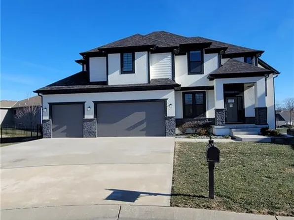 408 NE Greenview Dr, Blue Springs, MO 64029