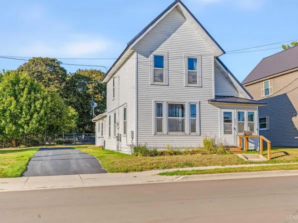 426 Oak St, Manistique, MI 49854