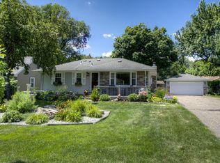 1819 Chatsworth St N, Roseville, MN 55113