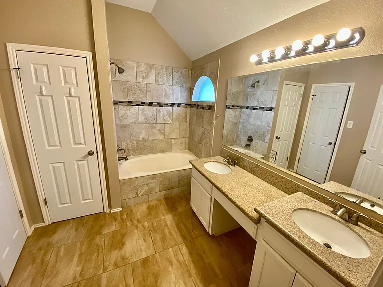 209 N Blue Rdg — Photo 14