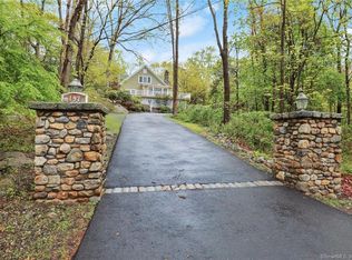 197 Briar Brae Rd, Stamford, CT 06903