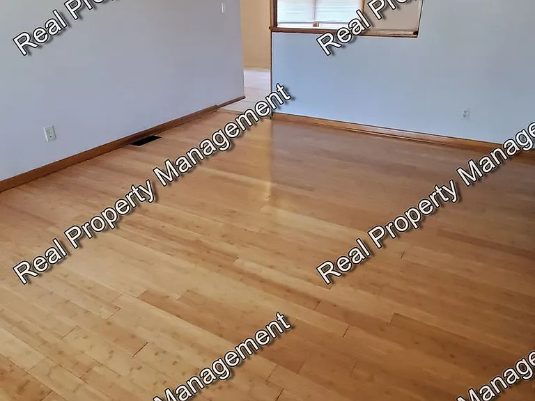 6839 Harrison St — Photo 2