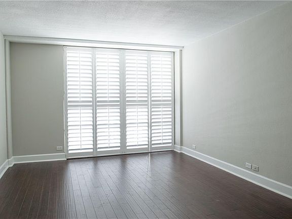 5th image of 151 E Washington St Unit 517