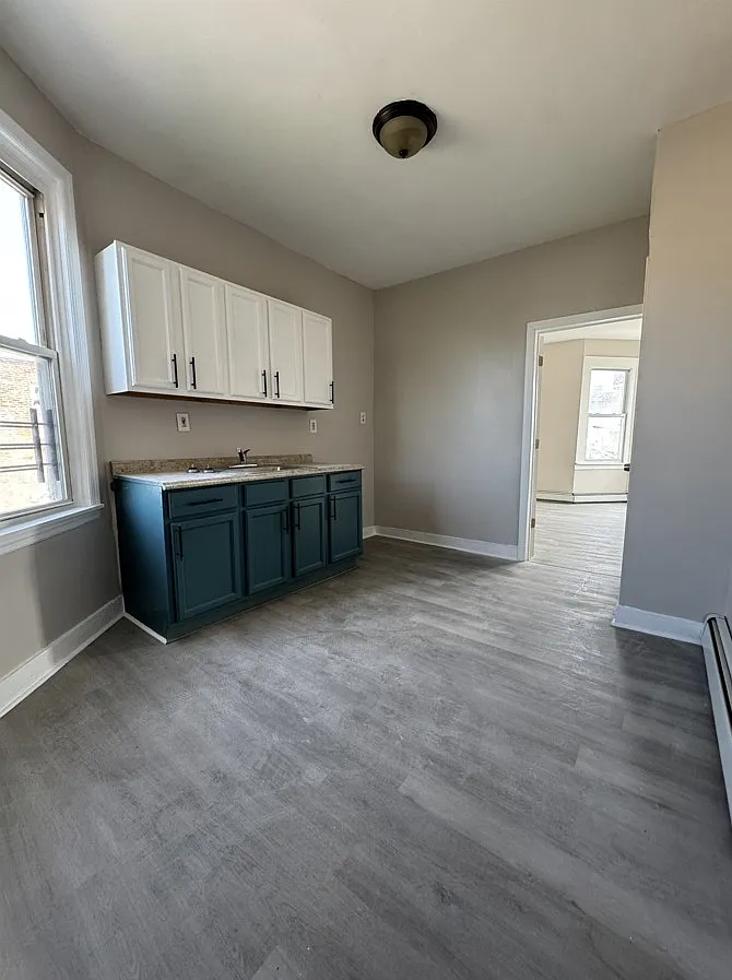 2 bed, 800 sqft, $2,050 — Photo 1