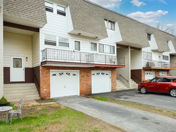 24 Russett Rd, Poughkeepsie, NY 12601