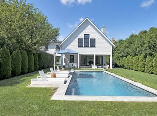 24 Pulaski St, Southampton, NY 11968