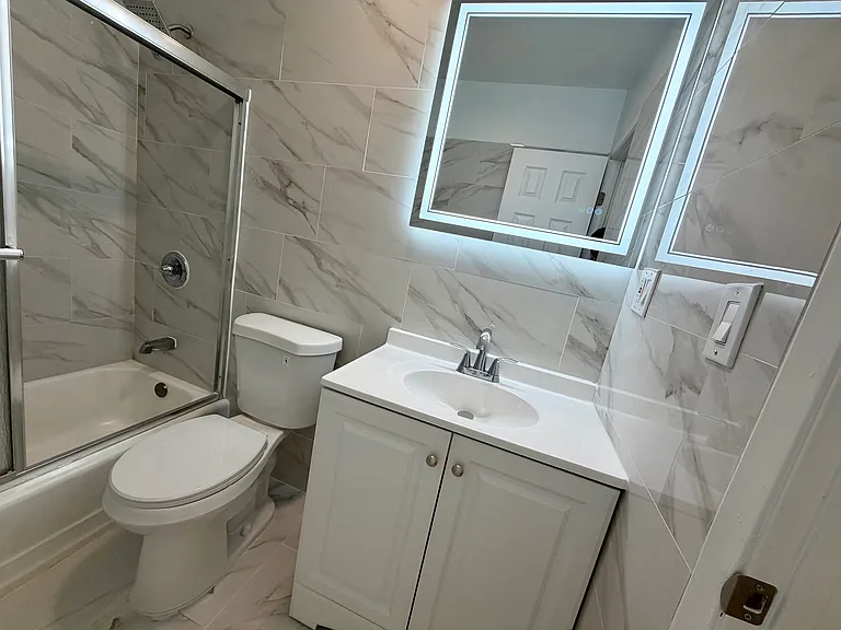 13334 Vanowen St #5 — Photo 9