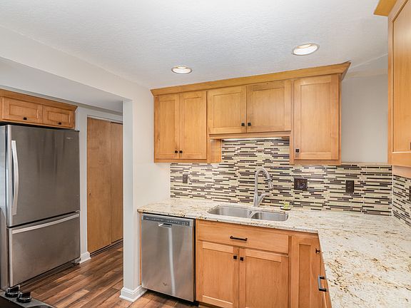 5th image of 2712 44th St W #6