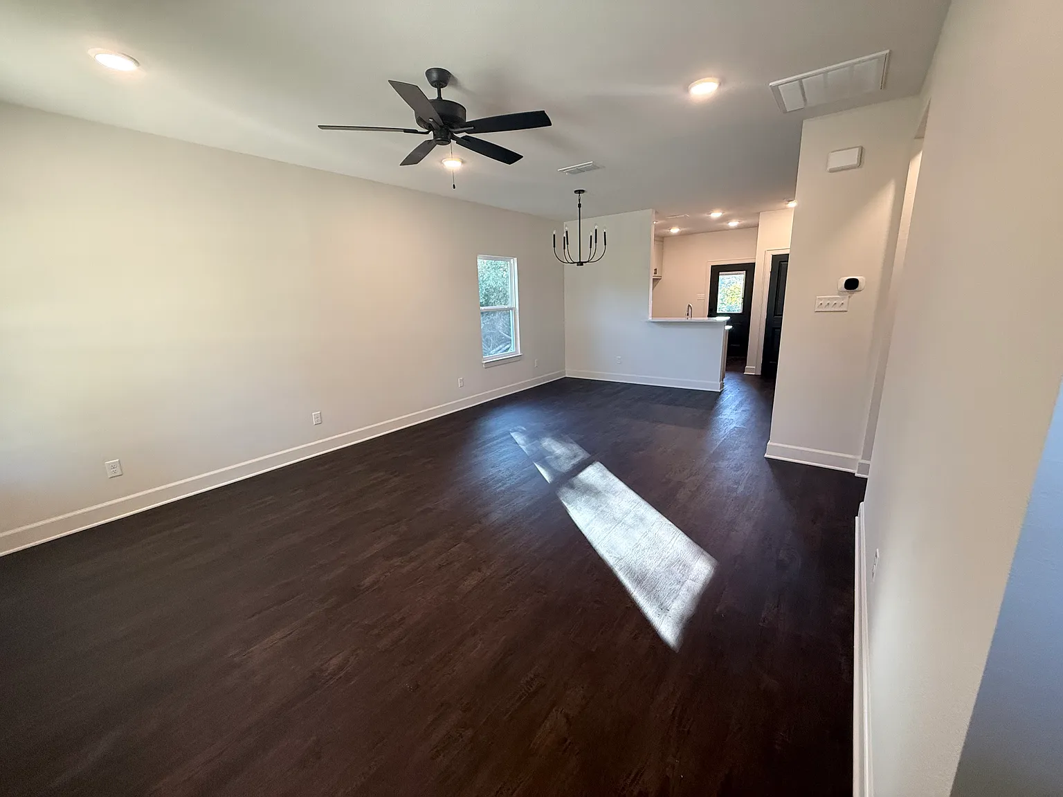 616 Oak St — Photo 3