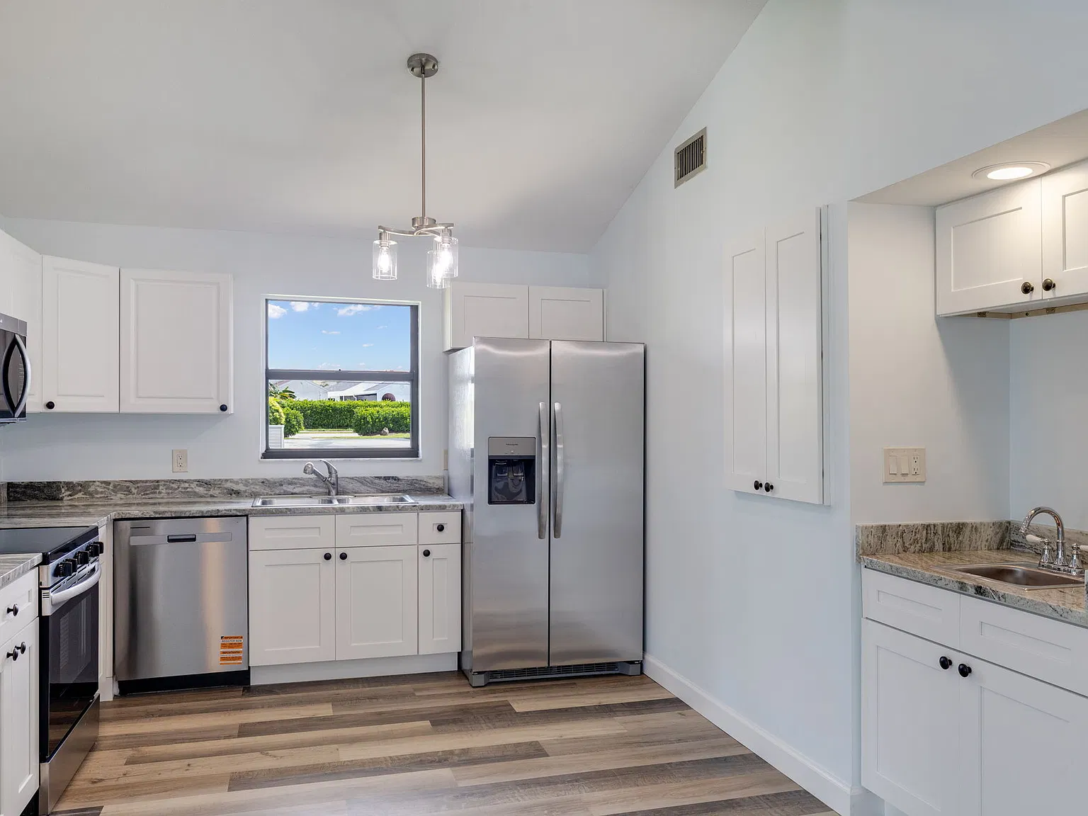2 bed, 1071 sqft, $1,400 — Photo 4