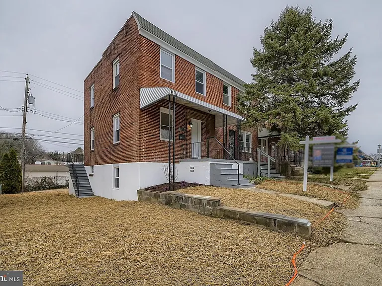 4429 Newport Ave — Photo 1