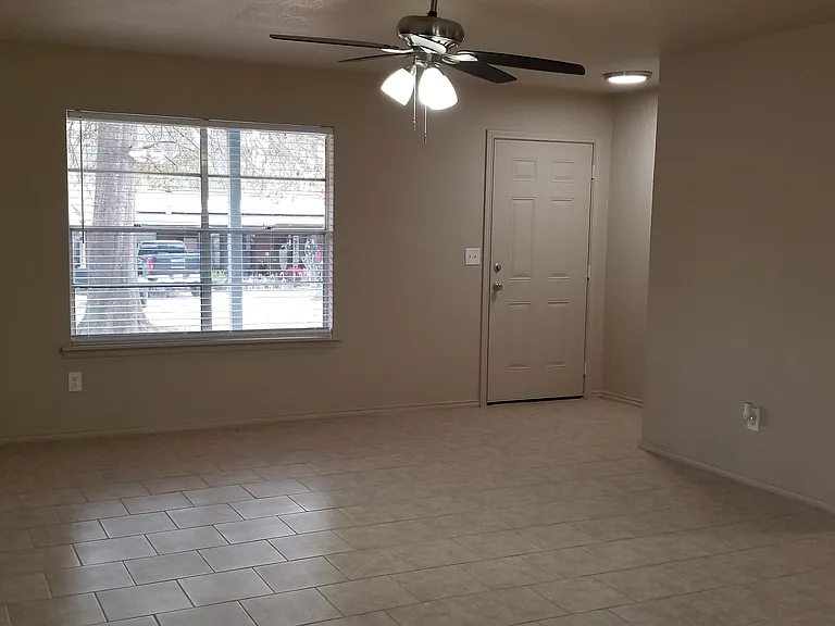 209 St Clair living room_12232021