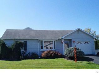5001 Foxdale Dr, Whitehall, PA 18052