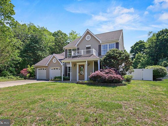 2nd image of 207 Dickens Ct