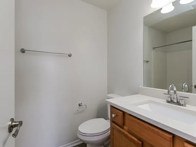 491 E Christopher St — Photo 14
