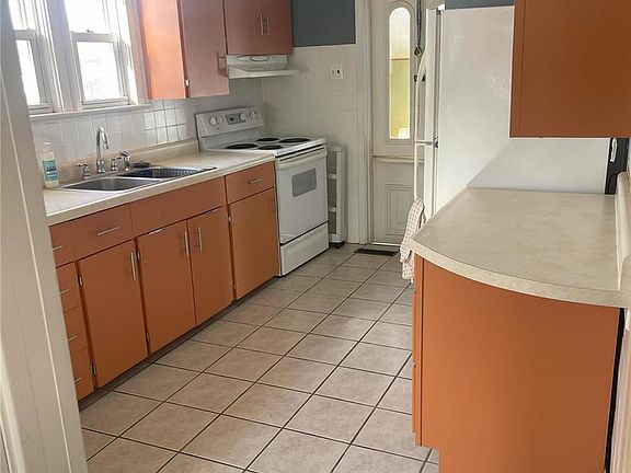 5th image of 19 Barcelona Ave