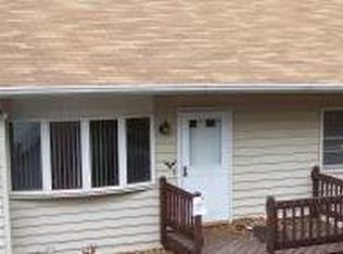 35 Falls Cir, Bushkill, PA 18324