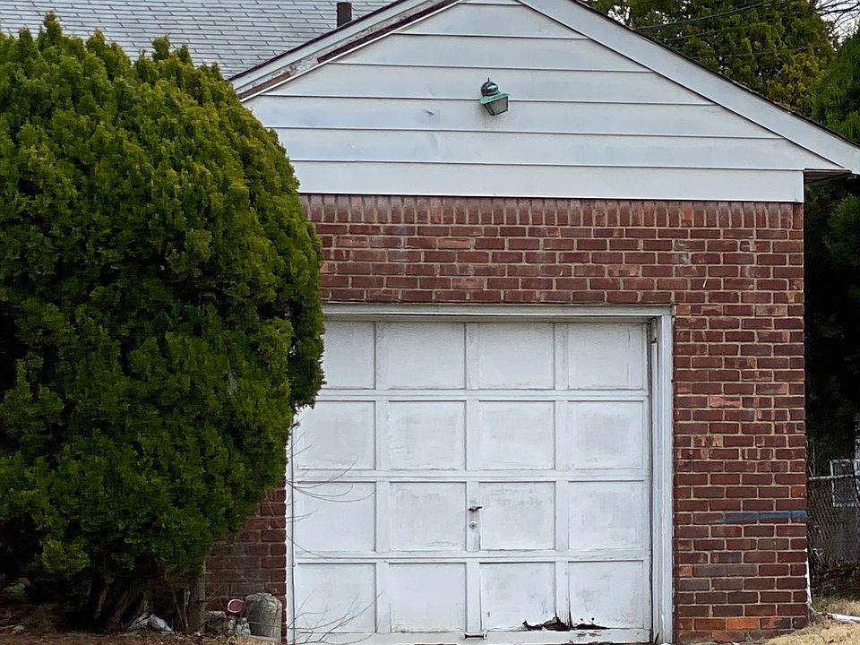 2nd image of 831 Pepperidge Rd