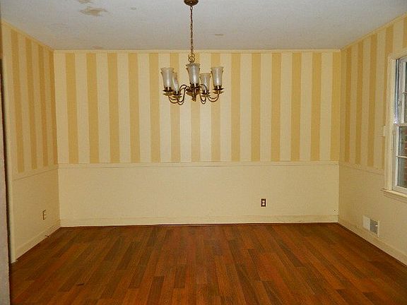 4th image of 2404 Wilkshire Dr