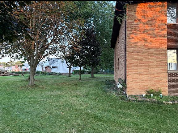 5th image of 21040 Trebec Ave