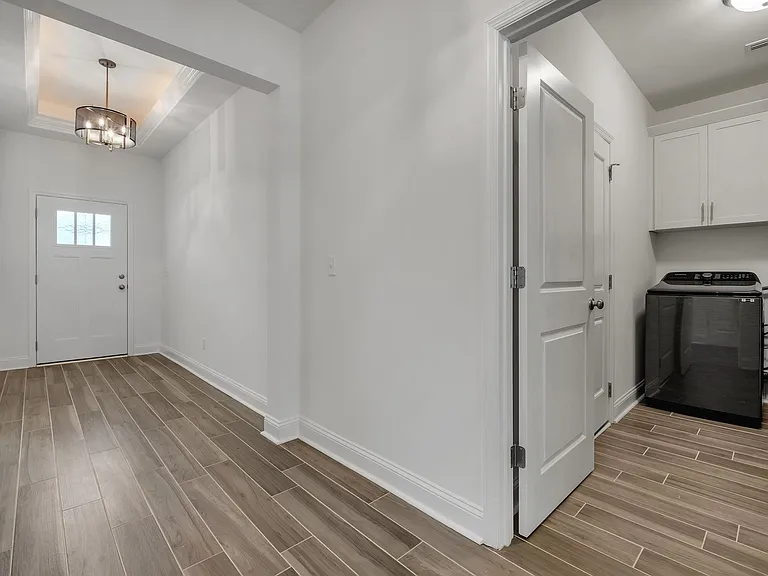 251 Bienville Pl — Photo 5