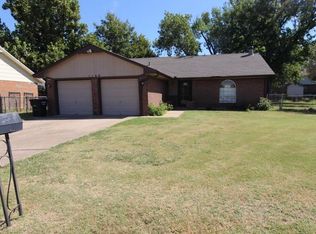 1100 Kings Ct, Moore, OK 73160