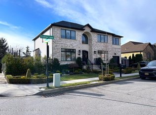 40 Dintree Ln, Staten Island, NY 10307