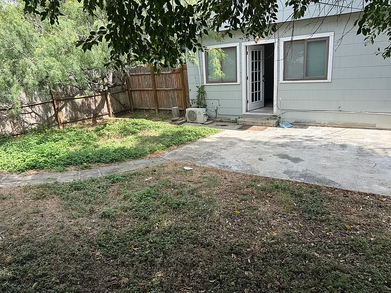 402 Blakeley Dr — Photo 14