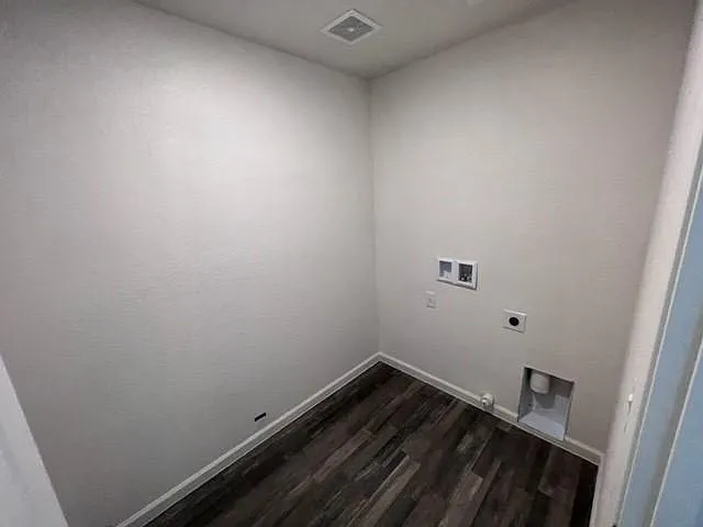 2415 Village Dr — Photo 26
