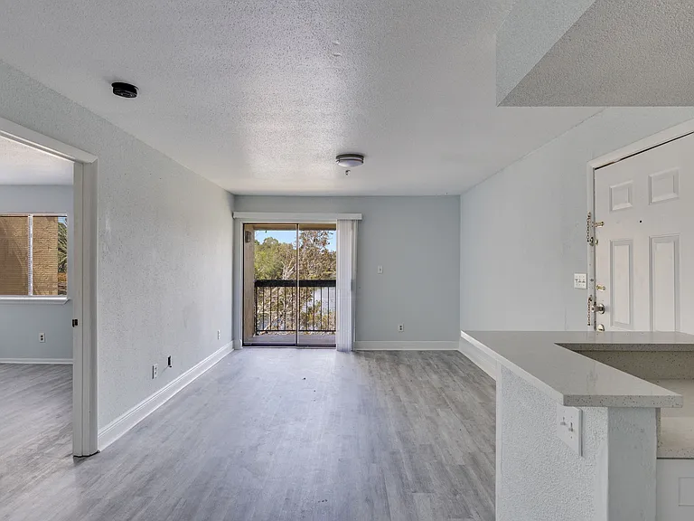 2845 Winkler Ave #319 — Photo 4