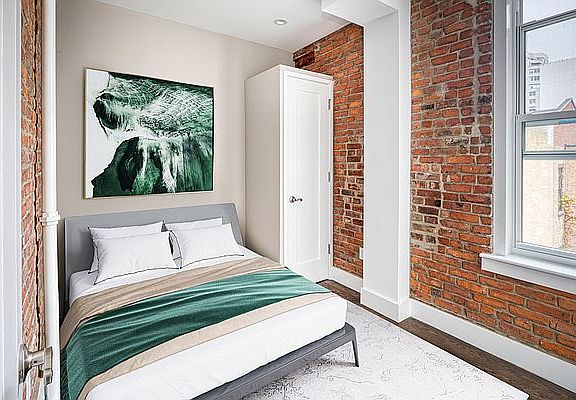4th image of 220 W 13th St #3C